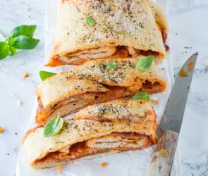 Aufgerolltes Pizzabrot
