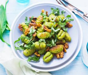 Bärlauchgnocchi mit Nussbutter