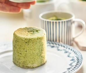 Grüner Brokkoli-Flan aus dem Cookit in einer Auflaufform.