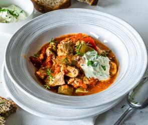 Bunter Schnitzeltopf