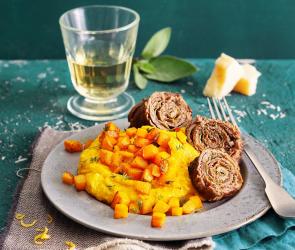 Involtini auf cremiger Kürbis-Polenta