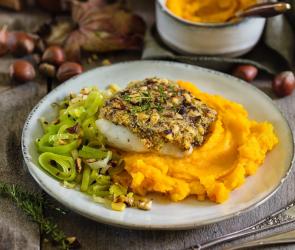 Kabeljau mit Senfkruste und Kürbis-Kartoffelstampf