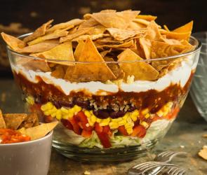 Taco-Salat mit selbstgemachten Chips