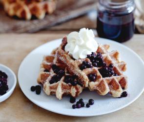 Winterwaffeln mit Zimtsahne
