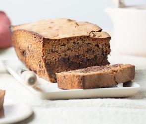 Einfacher Rührkuchen mit Schokostückchen