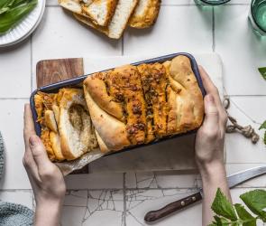 Fächerbrot mit Bärlauchbutter und Butterkäse
