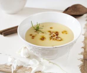 Knoblauchsuppe mit Kartoffeln