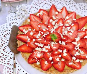 Erdbeer-Crostata mit weißer Schokolade