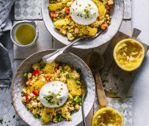 Lauwarmer Safran-Orangen-Couscous mit Burrata