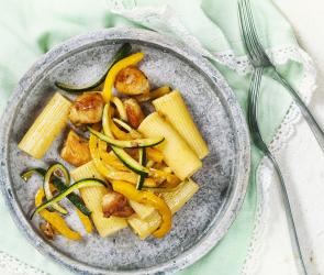 Sommerlicher Nudelsalat mit Hähnchen