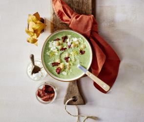 Spinatsuppe mit Feta und Kichererbsen