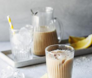 Cremiger Kokosnuss-Eistee