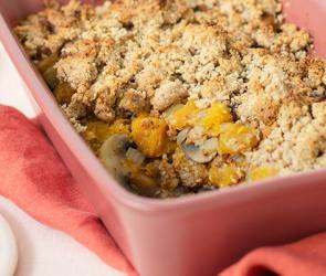 Muskatkürbis-Crumble mit Pilzen