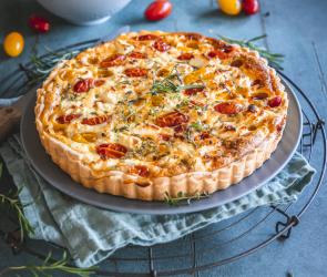 Glutenfreie Tomaten-Quiche mit Feta