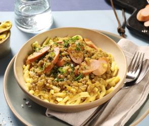 One-Pot Schwäbische Linsen mit Spätzle und Würstchen