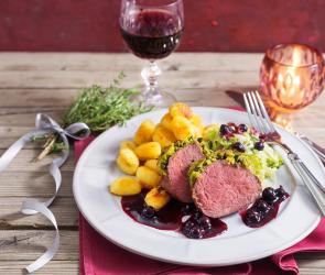 Sous-Vide-Rinderfilet mit Gnocchi und Rahmwirsing