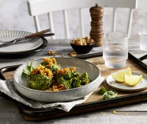 Spinat-Semmelknödel mit Safranbutter