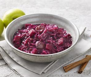 Rotkohl in einem Schälchen.