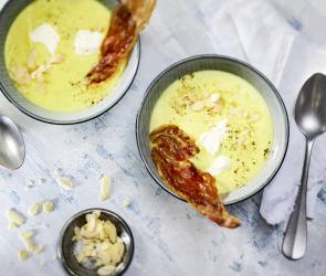 Mandel-Kartoffelsüppchen mit Parmachip