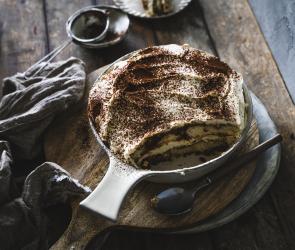 Veganes Tiramisu mit Cashewcreme und Kaffeenote.