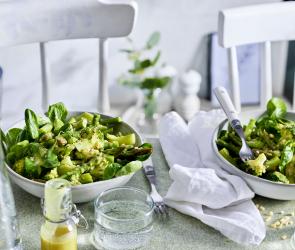 Grüner Spargel Brokkoli Salat