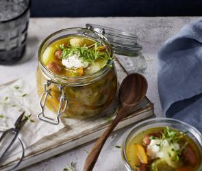 One-Pot mit Würstchen und neuen Kartoffeln