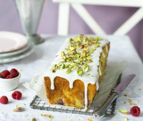 Himbeer-Mascarpone-Kuchen mit Pistazien