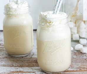 Weißer Eiskaffee-Milchshake