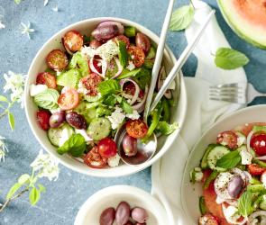 Griechischer Salat mit Wassermelone