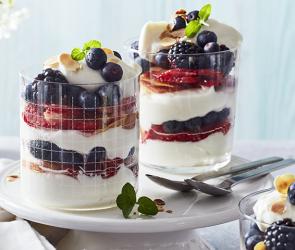 Schneller Obstsalat mit Zitronencreme