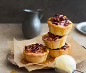 Nussküchlein mit Orangenhonig