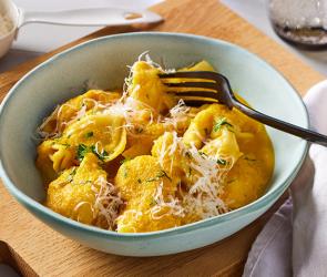 One-Pot-Tortellini mit Karotten-Orangen-Sauce