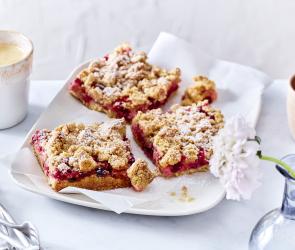 Streusel-Schnitten mit Apfel und Cranberrys