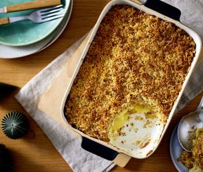 Kartoffel-Pastinaken-Gratin mit Haselnuss-Kruste