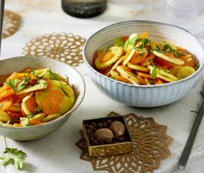 Wurzelgemüse in zwei Schüsseln.