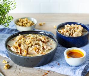 Türkische Kohlsuppe mit Hühnchen und Walnüssen
