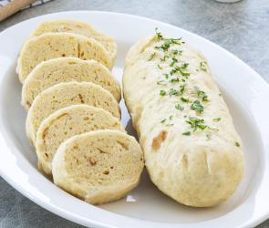 Original böhmische Knödel mit Hefe.