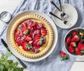 Veganer Erdbeerkuchen mit Pudding