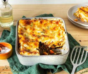 Kürbis-Lasagne in einer Auflaufform