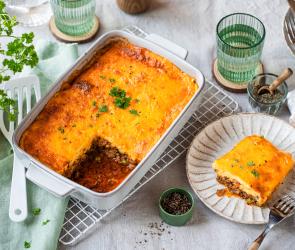 Shepherd's Pie in einer Auflaufform.