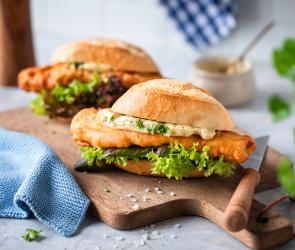 Backfisch im Brötchen