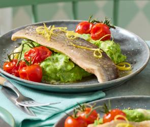 Gedämpfte Forelle mit Erbsenpüree