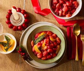 Gnocchi mit Cranberry-Orangen-Sauce und Salbei