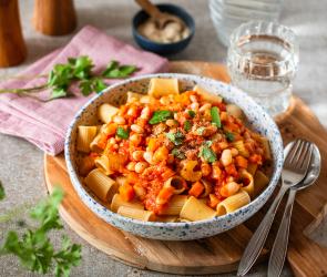 Glutenfreie Pasta mit weißen Bohnen (Pasta e fagioli)