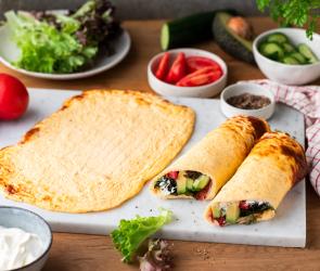 Kalorienarmer Hüttenkäse-Wrap