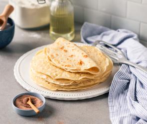 Vegane Pfannkuchen auf einem Stapel
