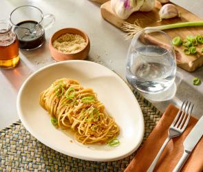 Karamellisierte Knobi-Nudeln