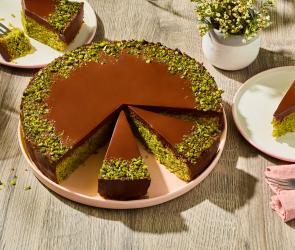 Pistazienkuchen mit Schokoladen-Ganache