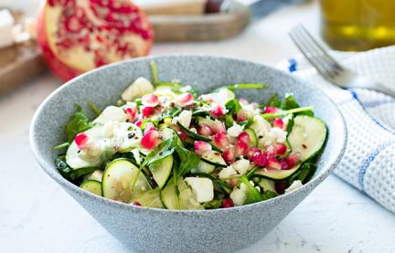 Salat mit Zucchini Feta und Minze