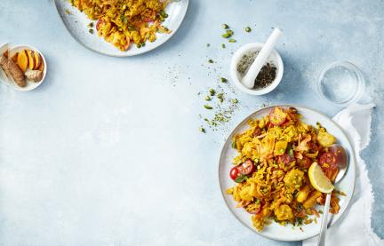 Kochen mit Kurkuma, Reisgericht auf Tellern